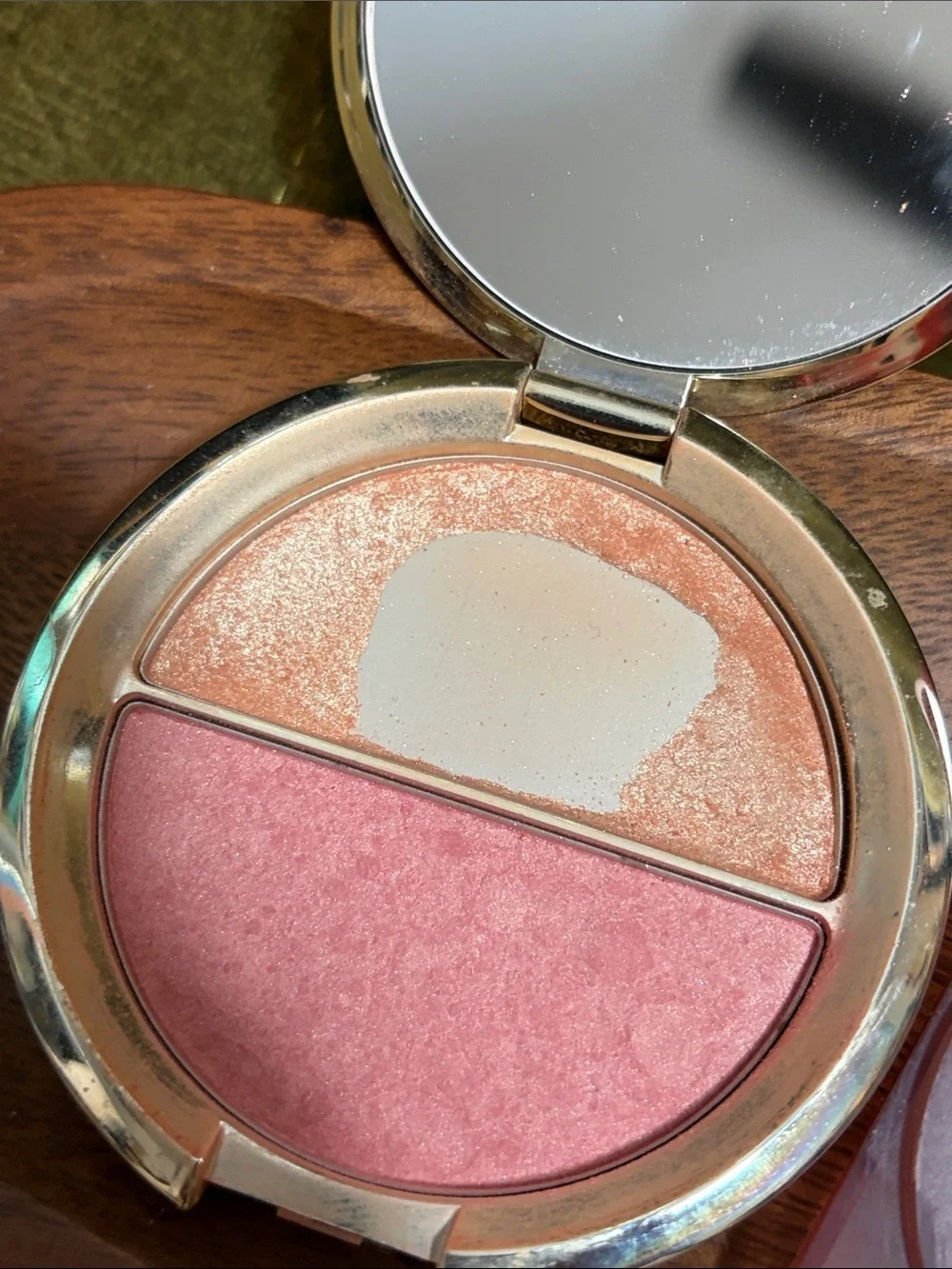 BECCA Champagne Split Shimmering Skin Perfector - Flowerchild